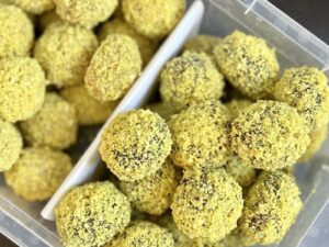 Ананасовые конфетки-бомбочки