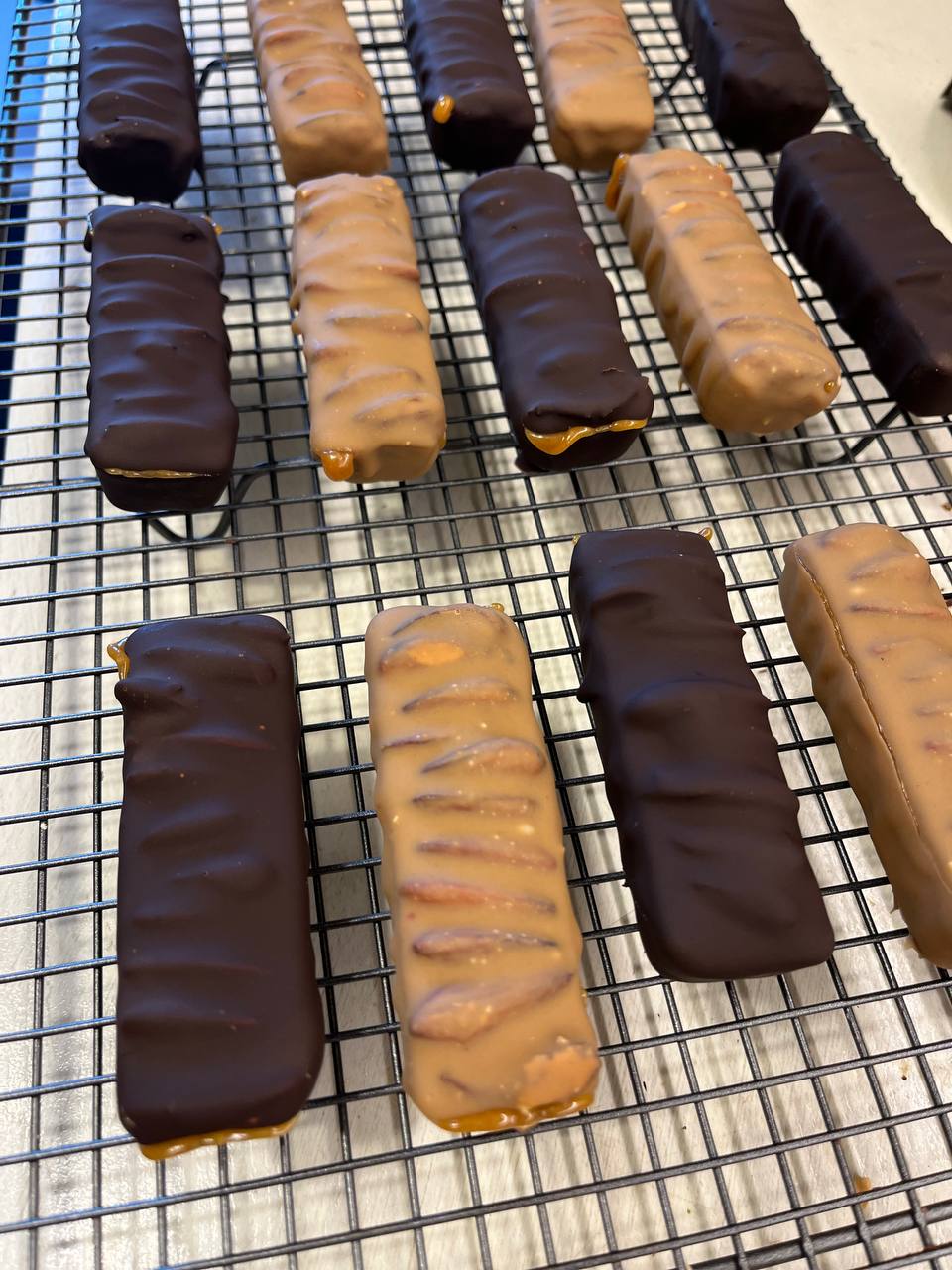 Сникерс с грецким орехом/миндалем