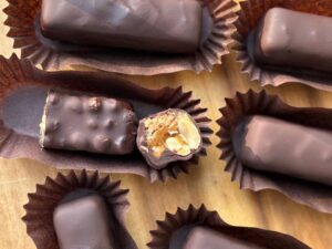 Сникерс с арахисом