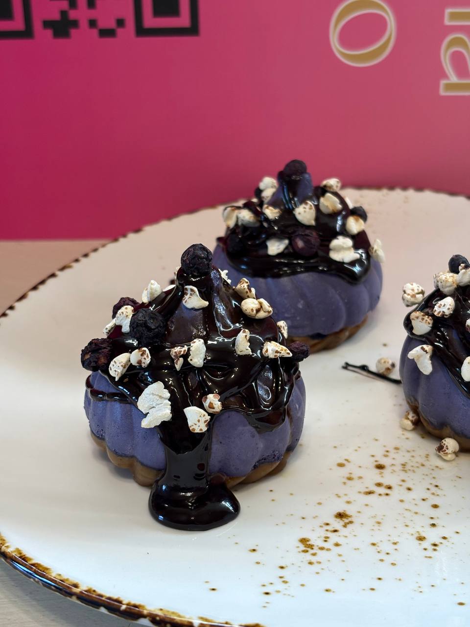 Черничные пирожные с шоколадным ганашем