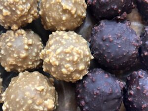 Сникерс бомбочки